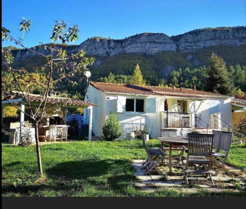 La Maison Des Pins Saint-Julien-du-Verdon Exteriér fotografie